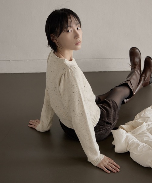 UNE MANSION（ユヌマンション）の「【UNE ORIGINAL】シルバーボタンリブショルダーパフぼかしニットカーディガン（ニット/セーター・レディース・ベージュ/ブラウン/レッド/グレー/モカ/ブラック・FREE）」の18枚目の写真