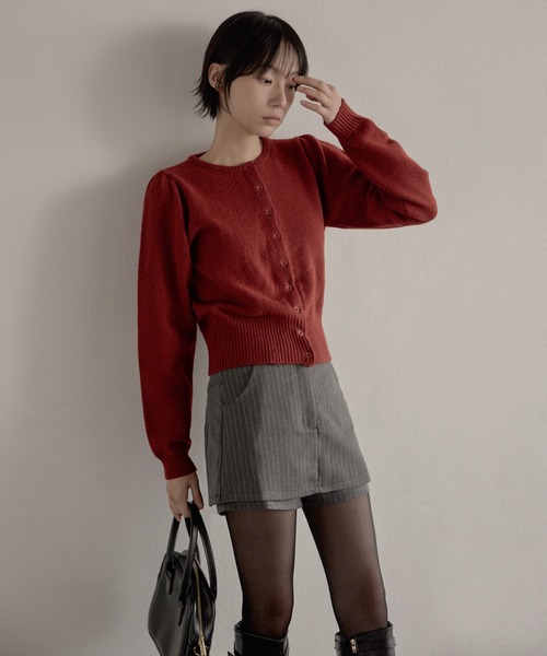 UNE MANSION（ユヌマンション）の「【UNE ORIGINAL】シルバーボタンリブショルダーパフぼかしニットカーディガン（ニット/セーター・レディース・ベージュ/ブラウン/レッド/グレー/モカ/ブラック・FREE）」の20枚目の写真