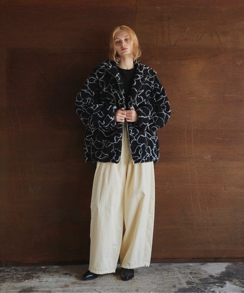 LIAN（リアン）の「スタンドカラーボアブルゾン（ブルゾン・レディース・ホワイト×ブラック/ブラック×ホワイト/ホワイト×グレー/アイボリー/ブラック・FREE）」の17枚目の写真