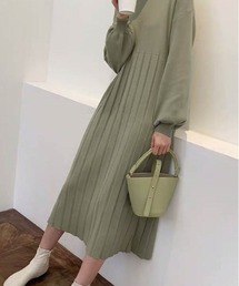 プリーツニットワンピース