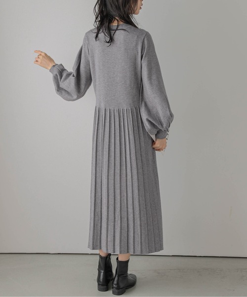 AMELY(エミリー)の「プリーツニットワンピース(ワンピース・レディース・モカ/カーキ/ブラック/グレー・フリー)」の7枚目の写真