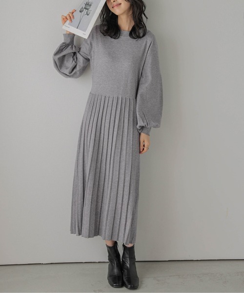 AMELY(エミリー)の「プリーツニットワンピース(ワンピース・レディース・モカ/カーキ/ブラック/グレー・フリー)」の8枚目の写真
