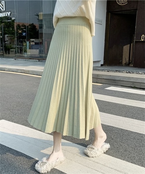 FREE STYLISTS(フリー スタイリスト)の「ニットプリーツスカート(スカート・レディース・チャコールグレー/ブラック/パープル/ライトグリーン/アイボリー・FREE)」の4枚目の写真