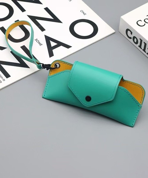 CALIFORNIA OUTFITTERS（カリフォルニア アウトフィッターズ）の「3-11E47 ストラップ付き メガネケース ボタン式（メガネ・レディース・エメラルド/ブラック/ブルー/ライトブルー/ブラウン・ONESIZE）」の3枚目の写真