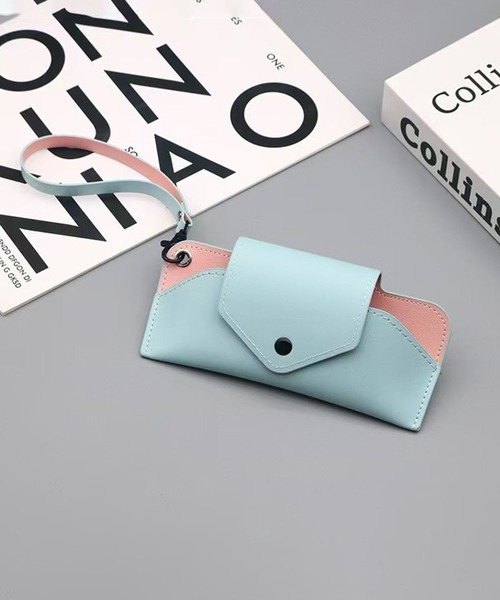 CALIFORNIA OUTFITTERS（カリフォルニア アウトフィッターズ）の「3-11E47 ストラップ付き メガネケース ボタン式（メガネ・レディース・エメラルド/ブラック/ブルー/ライトブルー/ブラウン・ONESIZE）」の4枚目の写真