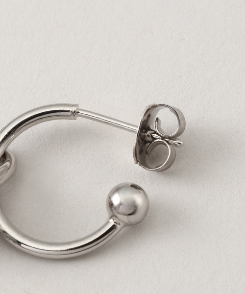 JUSTINE CLENQUET(ジュスティーヌクランケ)の「JUSTINE CLENQUET/ジャスティーヌ クランケ DARIA CRYSTAL EARRINGS(ピアス(両耳用)・レディース・シルバー・FREE)」の2枚目の写真