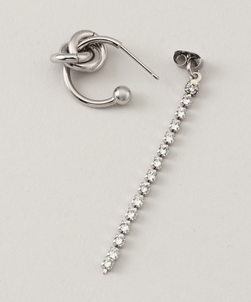 JUSTINE CLENQUET(ジュスティーヌクランケ)の「JUSTINE CLENQUET/ジャスティーヌ クランケ DARIA CRYSTAL EARRINGS(ピアス(両耳用)・レディース・シルバー・FREE)」の4枚目の写真