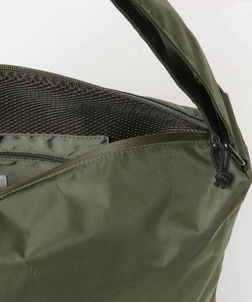YAKPAK（ヤックパック）の「『撥水』『別注』YAKPAK×DOORS　SHOULDER BAG M（ショルダーバッグ・メンズ・ネイビー/ブラック/オリーブ/チャコールグレー・-）」の6枚目の写真