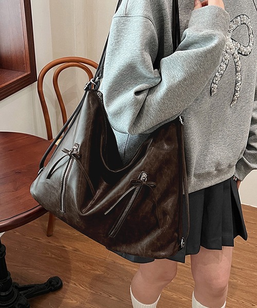 IRADOWL(アイラドール)の「リボンチャームヴィンテージ加工2wayバッグ(ショルダーバッグ・レディース・ブラック/ダークブラウン/キャメル・FREE)」の5枚目の写真