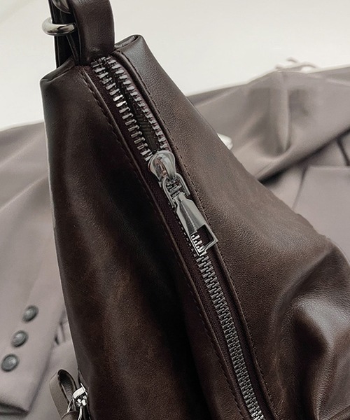 IRADOWL(アイラドール)の「リボンチャームヴィンテージ加工2wayバッグ(ショルダーバッグ・レディース・ブラック/ダークブラウン/キャメル・FREE)」の11枚目の写真