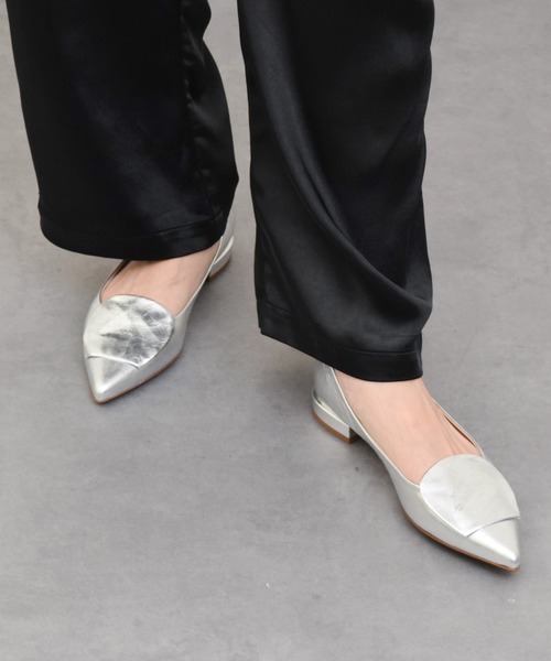 FABIO RUSCONI(ファビオルスコーニ)の「【FABIO RUSCONI】ローヒールポインテッドトウパンプス(F51525)(パンプス・レディース・シルバー/ブラック系その他/ブラック・38/37/36/35)」の3枚目の写真