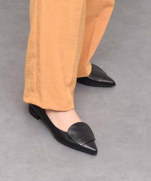 FABIO RUSCONI(ファビオルスコーニ)の「【FABIO RUSCONI】ローヒールポインテッドトウパンプス(F51525)(パンプス・レディース・シルバー/ブラック系その他/ブラック・38/37/36/35)」の2枚目の写真