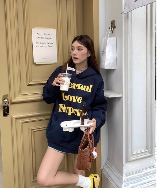 Teem Store(チームストア)の「裏起毛 フロントビッグロゴ オーバーサイズ パーカー(パーカー・レディース・ネイビー・M/L)」の4枚目の写真