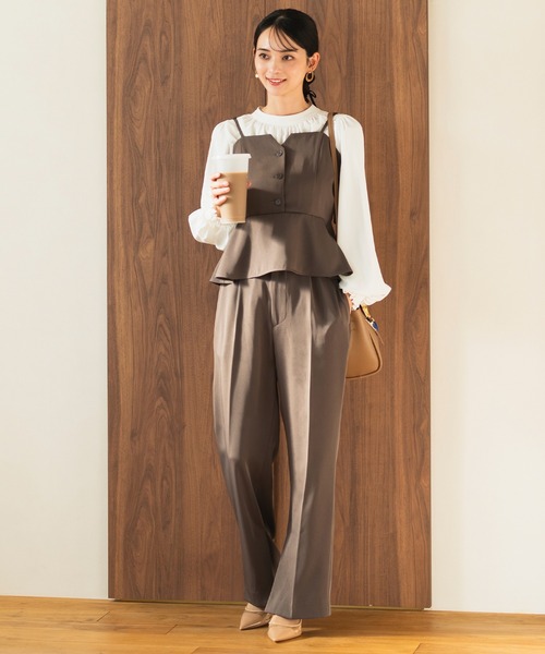 CELEN(セレン)の「【洗える/オフィスカジュアルスーツ/セレモニースーツ/カセット服】ペプラムキャミソールビスチェ・ベンツセミフレアパンツ 2点セット(スーツセット・レディース・ブラック/グレー系その他/ブラウン/ネイビー・S/ST/M/MT/L/LT)」の2枚目の写真
