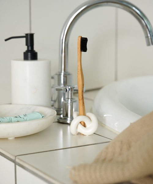 TOOTHBRUSH STAND 歯ブラシスタンド ホワイト（ランドリーグッズ
