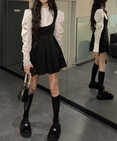 urge：（アージコロン ）の「【URGE：】レイヤード プリーツ ミニジャンパースカート ワンピース（ワンピース・レディース・ブラック・X-LARGE/MEDIUM/LARGE/SMALL）」の2枚目の写真