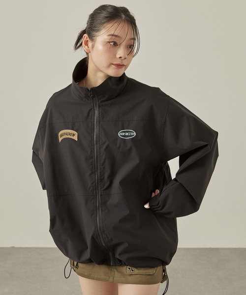 Snap club（スナップクラブ）の「【Snap club】ダブルロゴ刺繍 ドロストビッグスタンドジャケット（ブルゾン・レディース・レッド/ブラック・M/L）」の4枚目の写真