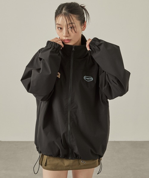 Snap club（スナップクラブ）の「【Snap club】ダブルロゴ刺繍 ドロストビッグスタンドジャケット（ブルゾン・レディース・レッド/ブラック・M/L）」の5枚目の写真