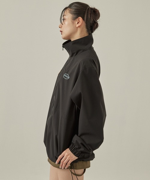 Snap club（スナップクラブ）の「【Snap club】ダブルロゴ刺繍 ドロストビッグスタンドジャケット（ブルゾン・レディース・レッド/ブラック・M/L）」の8枚目の写真