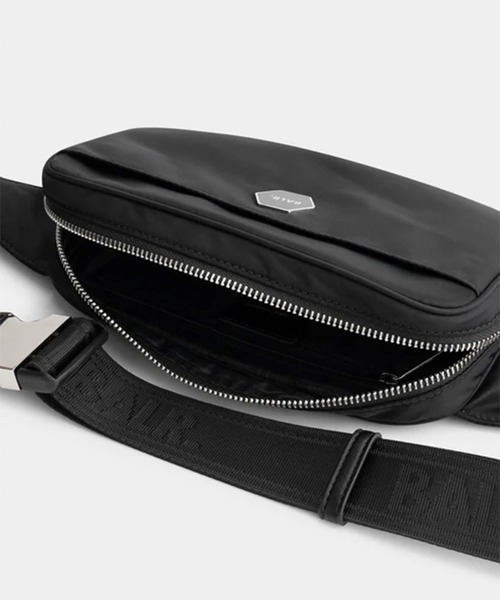 BALR.（ボーラー）の「BALR. Classic Waistbag（ボディバッグ/ウエストポーチ・メンズ・ブラック・FREE）」の3枚目の写真