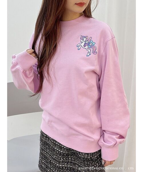 MERCURYDUO（マーキュリーデュオ）の「【メゾピアノジュニアコラボ】 ベリエちゃん刺繍オーバースエット（Tシャツ/カットソー・レディース・ピンク/ライトグレー・FREE）」の3枚目の写真