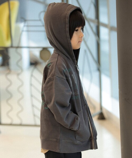 FRUIT OF THE LOOM(フルーツオブザルーム)の「FRUIT OF THE LOOM / プリント パーカー 2025SS(100~140cm)(パーカー・キッズ・ブラック系その他4/ベージュ・110/140/100/120/130)」の15枚目の写真