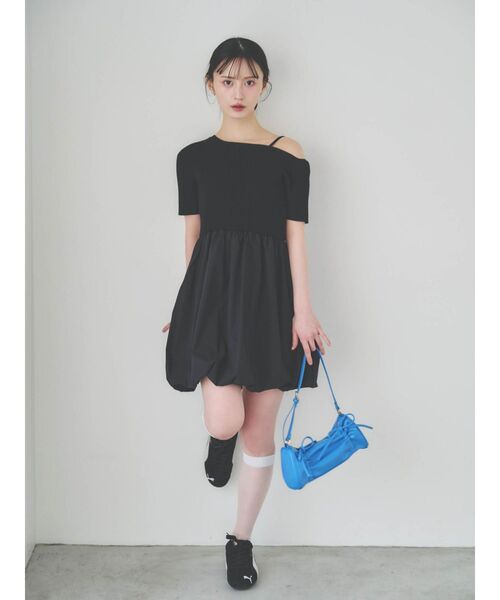 dazzlin(ダズリン)の「ニットドッキングバルーンワンピース(ワンピース・レディース・ブラック/グレー・FREE)」の5枚目の写真