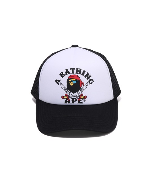 A BATHING APE（アベイシングエイプ）の「APE CROSSBONE COLLEGE