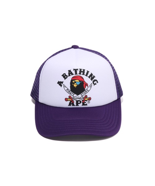 A BATHING APE（アベイシングエイプ）の「APE CROSSBONE COLLEGE