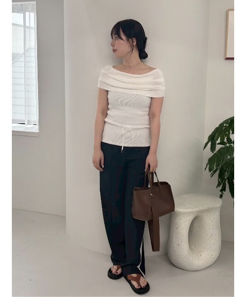 ミラウォーエンパンツ Mila Owen（ミラオーウェン）の「SET UPタックストレートパンツ