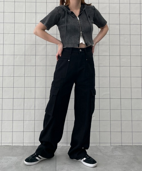 WOND(ウォンド)の「WOND/マルチポケットワイドカーゴパンツ(デニムパンツ・レディース・ブルー/ブラック・SMALL/MEDIUM)」の13枚目の写真