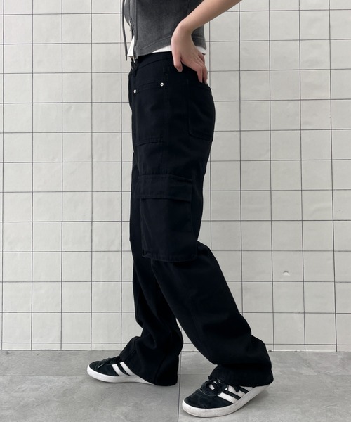 WOND(ウォンド)の「WOND/マルチポケットワイドカーゴパンツ(デニムパンツ・レディース・ブルー/ブラック・SMALL/MEDIUM)」の16枚目の写真