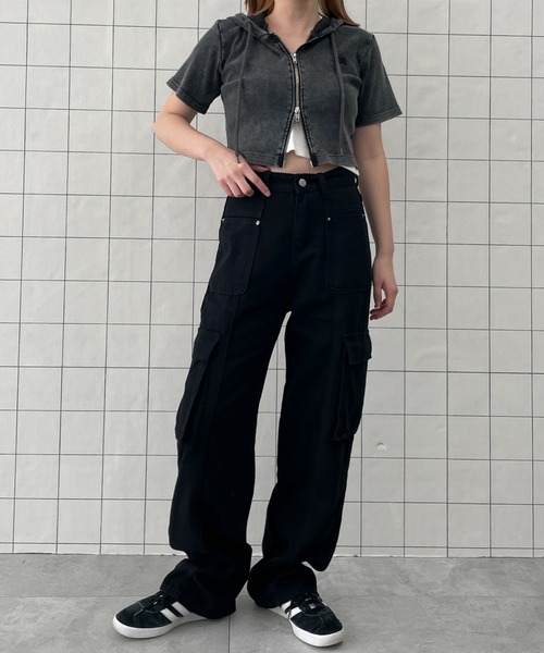 WOND(ウォンド)の「WOND/マルチポケットワイドカーゴパンツ(デニムパンツ・レディース・ブルー/ブラック・SMALL/MEDIUM)」の18枚目の写真