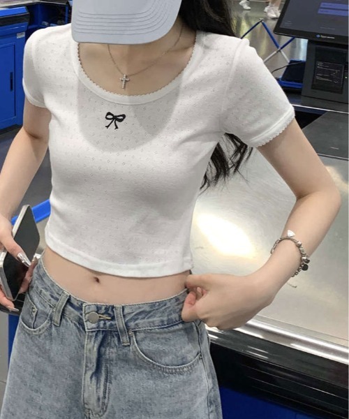 kirakiraShop(キラキラショップ)の「リボン 刺繍 ショート丈 Tシャツ(Tシャツ/カットソー・レディース・ホワイト/クリーム/グレー/ブラック・FREE)」の5枚目の写真