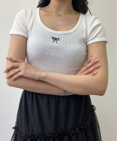 kirakiraShop(キラキラショップ)の「リボン 刺繍 ショート丈 Tシャツ(Tシャツ/カットソー・レディース・ホワイト/クリーム/グレー/ブラック・FREE)」の6枚目の写真