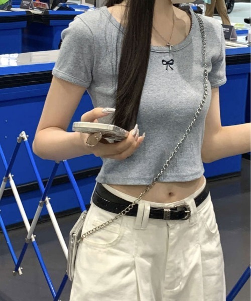kirakiraShop(キラキラショップ)の「リボン 刺繍 ショート丈 Tシャツ(Tシャツ/カットソー・レディース・ホワイト/クリーム/グレー/ブラック・FREE)」の16枚目の写真