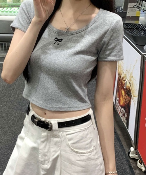 kirakiraShop(キラキラショップ)の「リボン 刺繍 ショート丈 Tシャツ(Tシャツ/カットソー・レディース・ホワイト/クリーム/グレー/ブラック・FREE)」の19枚目の写真