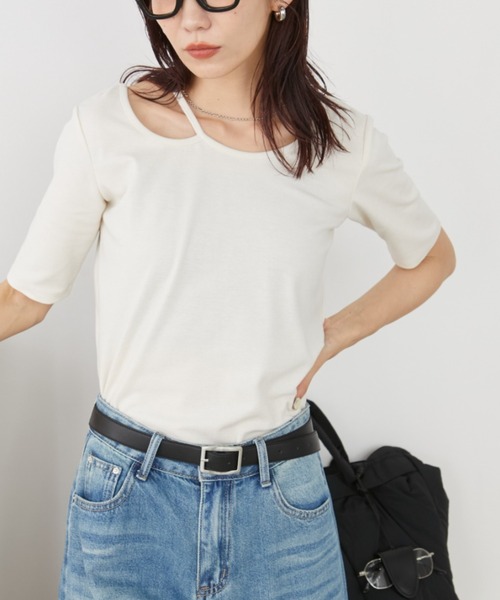 Auntie Rosa Holiday(アンティローザホリデー)の「デザインカットネックTEE(Tシャツ/カットソー・レディース・ナチュラル/ブラック/ボルドー・FREE)」の3枚目の写真
