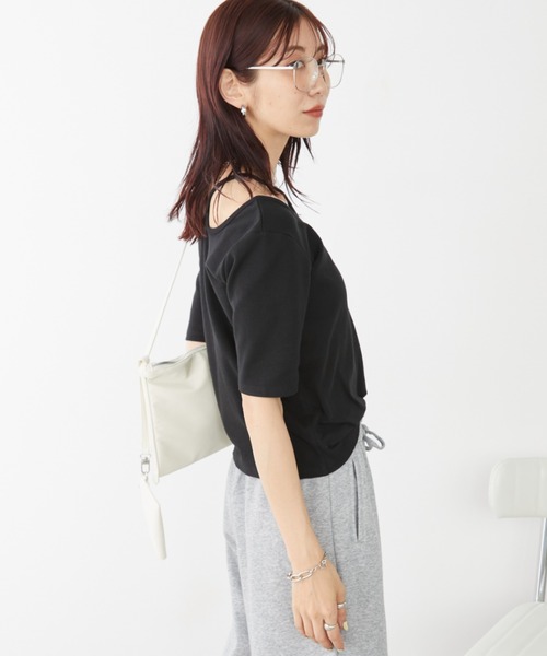 Auntie Rosa Holiday(アンティローザホリデー)の「デザインカットネックTEE(Tシャツ/カットソー・レディース・ナチュラル/ブラック/ボルドー・FREE)」の5枚目の写真