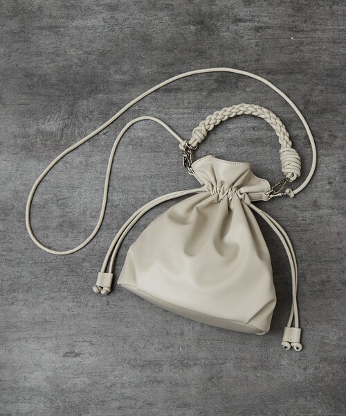 ABAHOUSE（アバハウス）の「【マルチウェイ】 フェイクレザー 巾着ショルダーバッグ / ユニセックス（ショルダーバッグ・メンズ・ブラック/グレイッシュベージュ・フリー）」の20枚目の写真