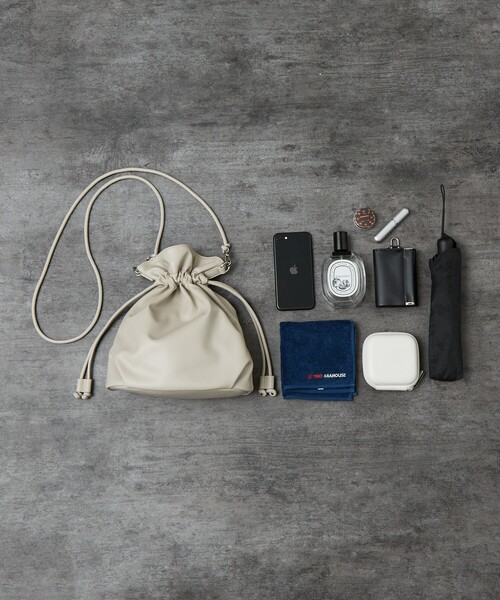 ABAHOUSE（アバハウス）の「【マルチウェイ】 フェイクレザー 巾着ショルダーバッグ / ユニセックス（ショルダーバッグ・メンズ・ブラック/グレイッシュベージュ・フリー）」の21枚目の写真