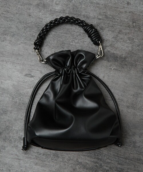 ABAHOUSE（アバハウス）の「【マルチウェイ】 フェイクレザー 巾着ショルダーバッグ / ユニセックス（ショルダーバッグ・メンズ・ブラック/グレイッシュベージュ・フリー）」の17枚目の写真