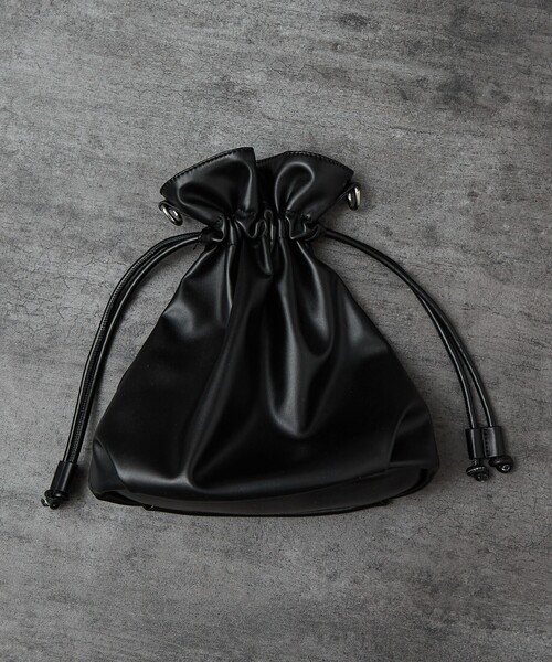 ABAHOUSE（アバハウス）の「【マルチウェイ】 フェイクレザー 巾着ショルダーバッグ / ユニセックス（ショルダーバッグ・メンズ・ブラック/グレイッシュベージュ・フリー）」の19枚目の写真