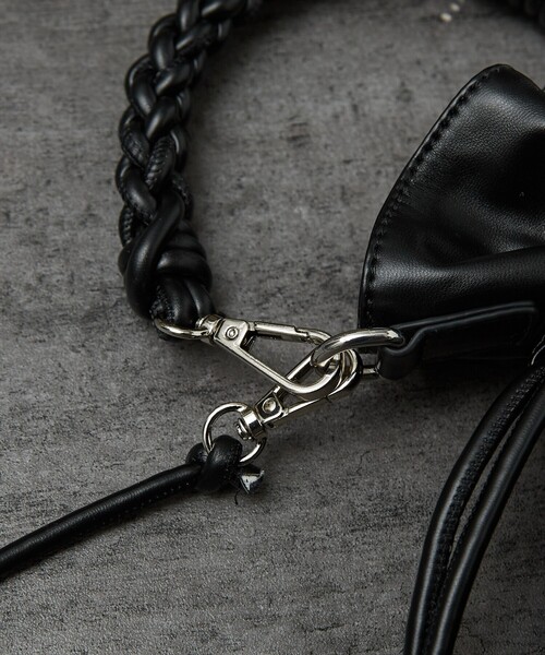 ABAHOUSE（アバハウス）の「【マルチウェイ】 フェイクレザー 巾着ショルダーバッグ / ユニセックス（ショルダーバッグ・メンズ・ブラック/グレイッシュベージュ・フリー）」の11枚目の写真