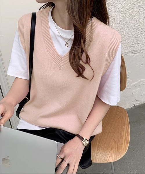 NANEA(ナネア)の「Vネックニットベスト(ベスト・レディース・ベージュ/アイボリー/ブラック/グレー/レッド/ピンク・フリー)」の20枚目の写真