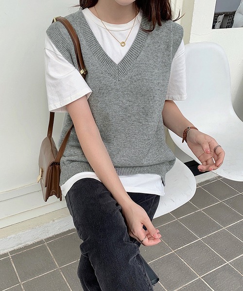 NANEA(ナネア)の「Vネックニットベスト(ベスト・レディース・ベージュ/アイボリー/ブラック/グレー/レッド/ピンク・フリー)」の12枚目の写真
