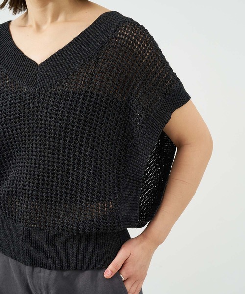 MICA&DEAL（マイカ＆ディール）の「Vネックニットベスト（ニット/セーター・レディース・マスタード/ブラック/ベージュ/ホワイト・FREE）」の21枚目の写真