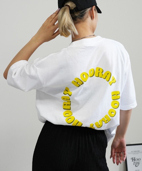 BASIS(ベイシス)の「バックサークルロゴ ビッグシルエット ユニセックス Tシャツ(Tシャツ/カットソー・レディース・ホワイト×イエロー/ホワイト×ピンク/ホワイト×グリーン・MEDIUM/LARGE)」の2枚目の写真