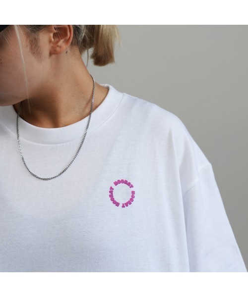 BASIS(ベイシス)の「バックサークルロゴ ビッグシルエット ユニセックス Tシャツ(Tシャツ/カットソー・レディース・ホワイト×イエロー/ホワイト×ピンク/ホワイト×グリーン・MEDIUM/LARGE)」の5枚目の写真