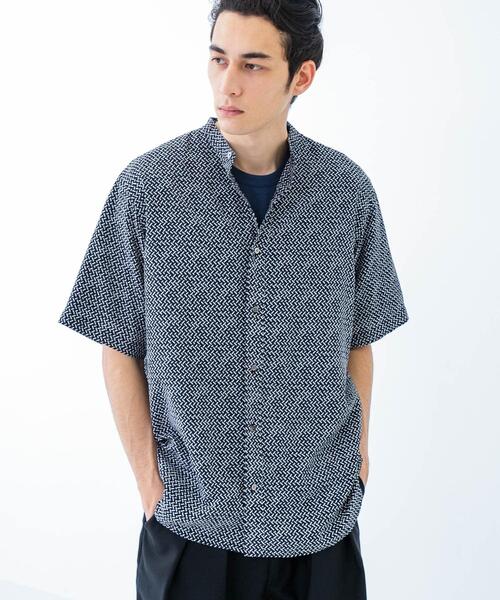 URBAN RESEARCH(アーバンリサーチ)の「PRINT BAND COLLAR SHIRTS(シャツ/ブラウス・メンズ・ブラック系その他/ベージュ系その他/ブルー系その他・MEDIUM/LARGE)」の4枚目の写真